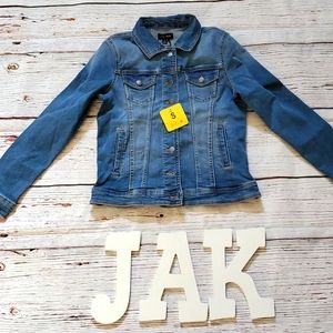🆕️ WELL WORN LADIES DENIM JACKET 💙